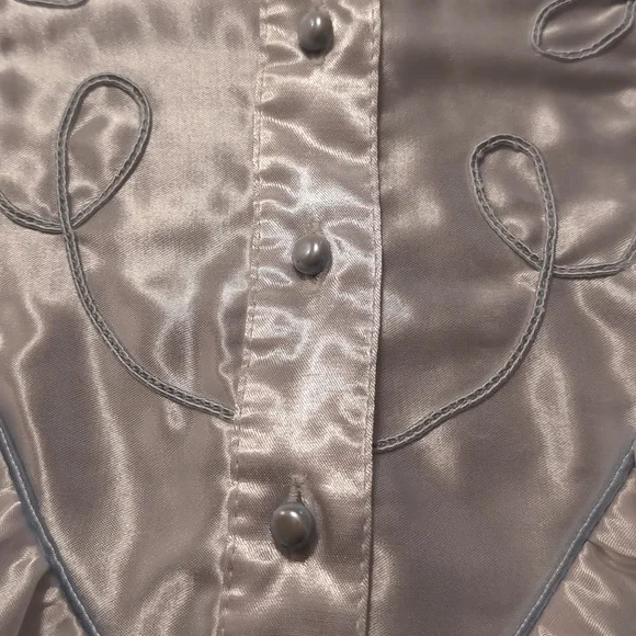 Elegant White Satin Nightgown - Picture 10 of 11